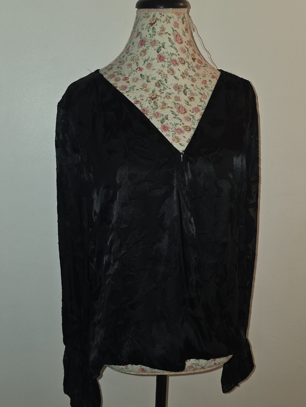 White House Black Market Black V-Neck Long Sleeve Jacquard Blouse